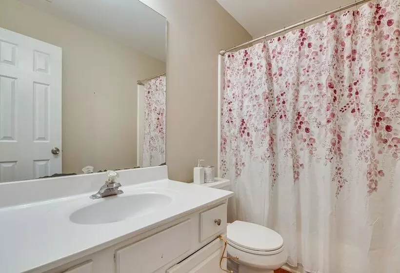 Pet Friendly Atlanta Home: 9 Mi To Downtown!