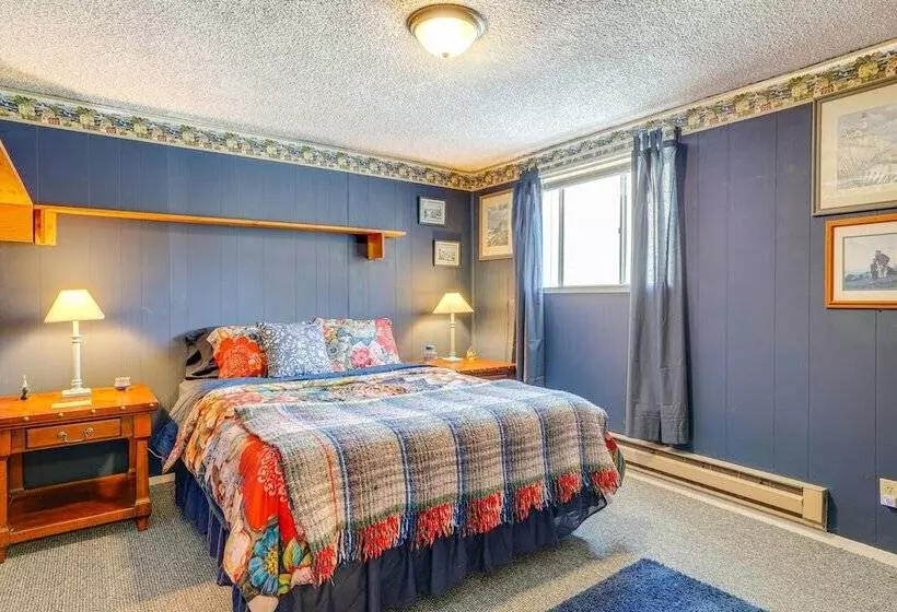 Charming Elk Mountain Home: Hunt, Hike & Fish!