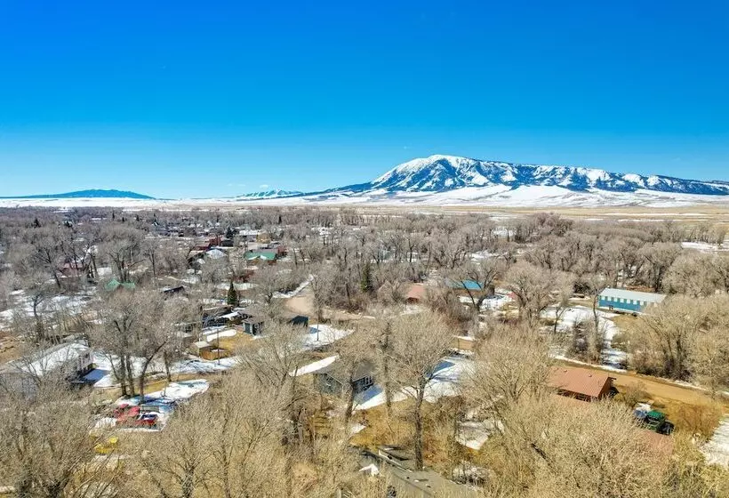 Charming Elk Mountain Home: Hunt, Hike & Fish!