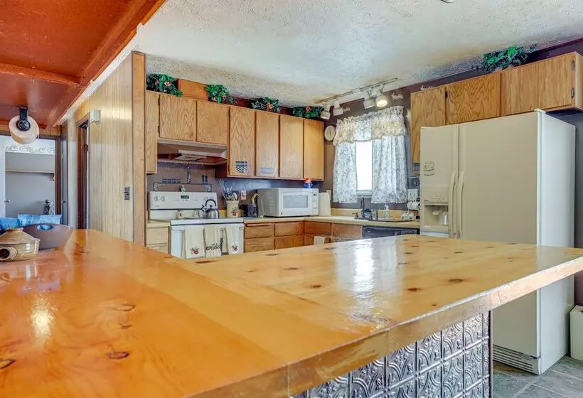 Charming Elk Mountain Home: Hunt, Hike & Fish!