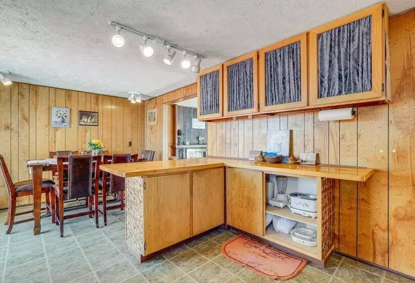 Charming Elk Mountain Home: Hunt, Hike & Fish!