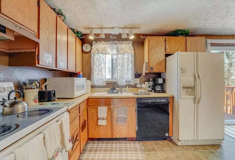 Charming Elk Mountain Home: Hunt, Hike & Fish!