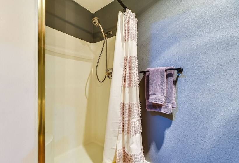 Charming Union Home W/ Deck ~ 2 Mi To Hood Canal!