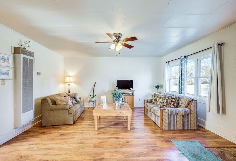 Cozy East Helena House W/ Deck + Private Yard!