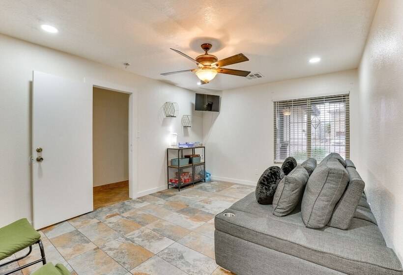 Glendale Retreat W/ Private Pool, Patio & Grill!