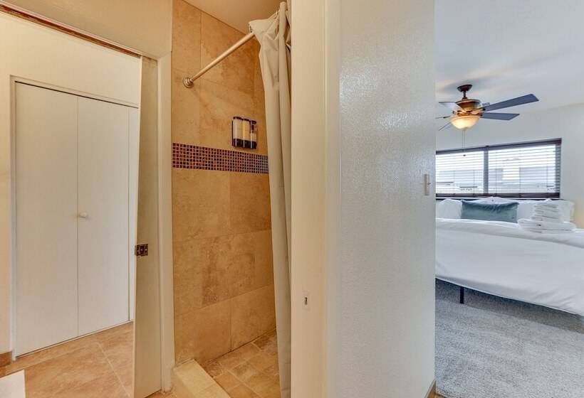 Glendale Retreat W/ Private Pool, Patio & Grill!