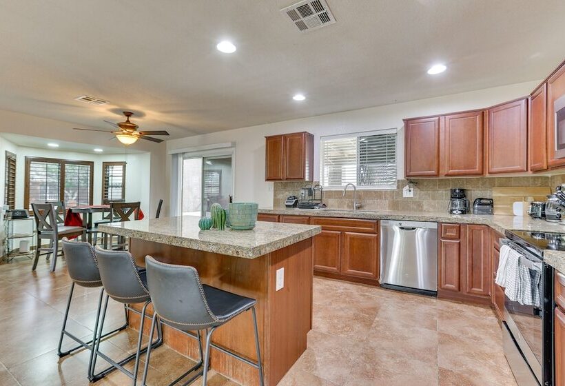 Glendale Retreat W/ Private Pool, Patio & Grill!