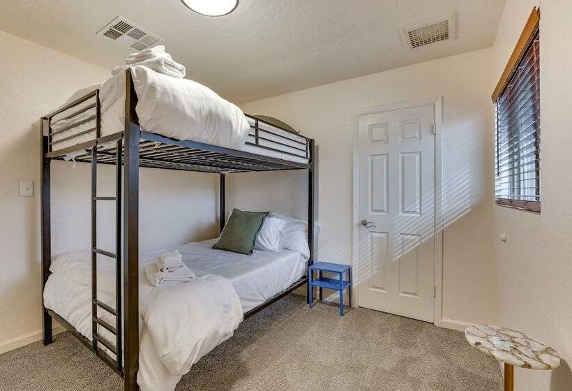 Glendale Retreat W/ Private Pool, Patio & Grill!