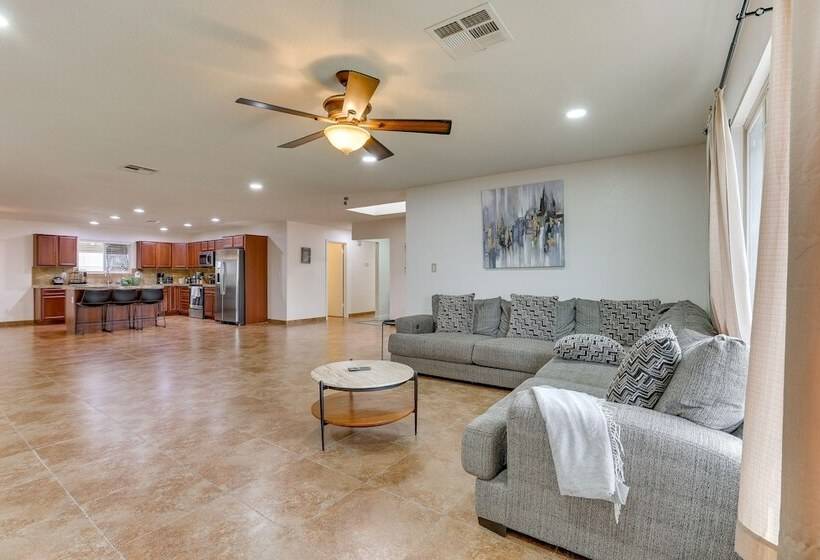 Glendale Retreat W/ Private Pool, Patio & Grill!