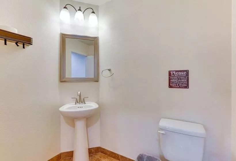 Glendale Retreat W/ Private Pool, Patio & Grill!