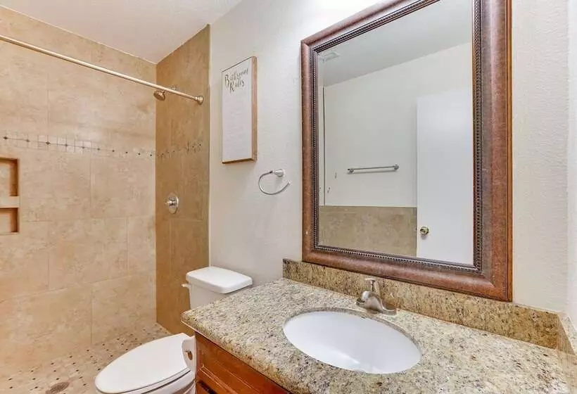 Glendale Retreat W/ Private Pool, Patio & Grill!