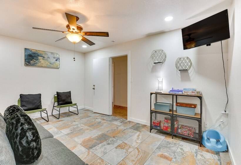 Glendale Retreat W/ Private Pool, Patio & Grill!