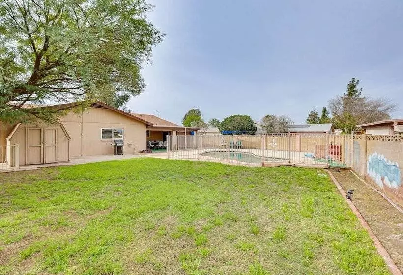 Glendale Retreat W/ Private Pool, Patio & Grill!