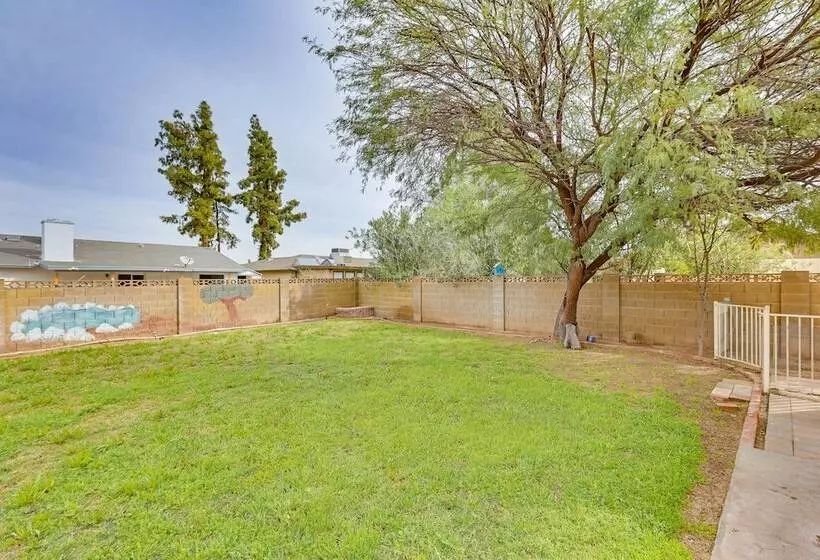 Glendale Retreat W/ Private Pool, Patio & Grill!