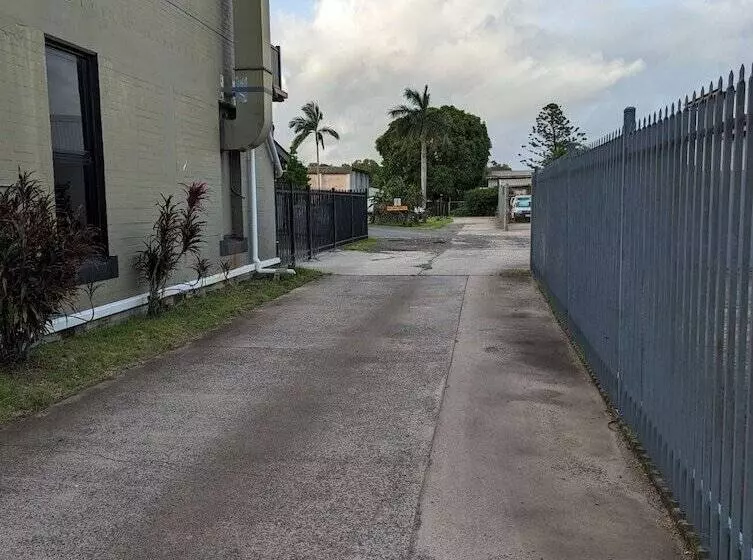 Grand Central Hotel Proserpine