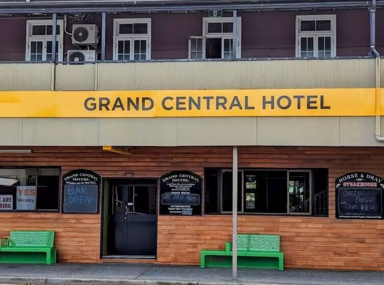 Grand Central Hotel Proserpine