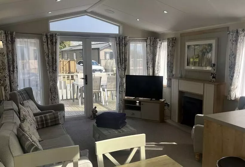 Hotelli Dog Friendly Lodge With Hot Tub, Quiet Location