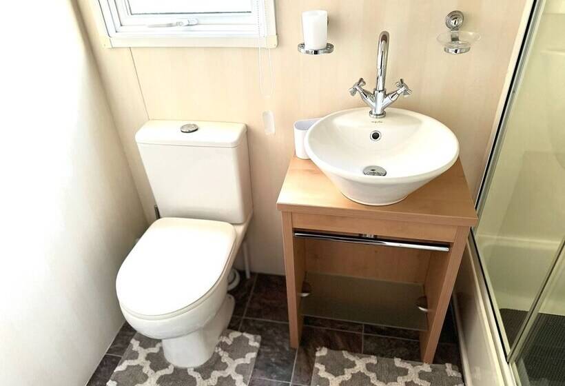 Hotel Impeccable 2 Bed Lodge In Preston Hot Hub