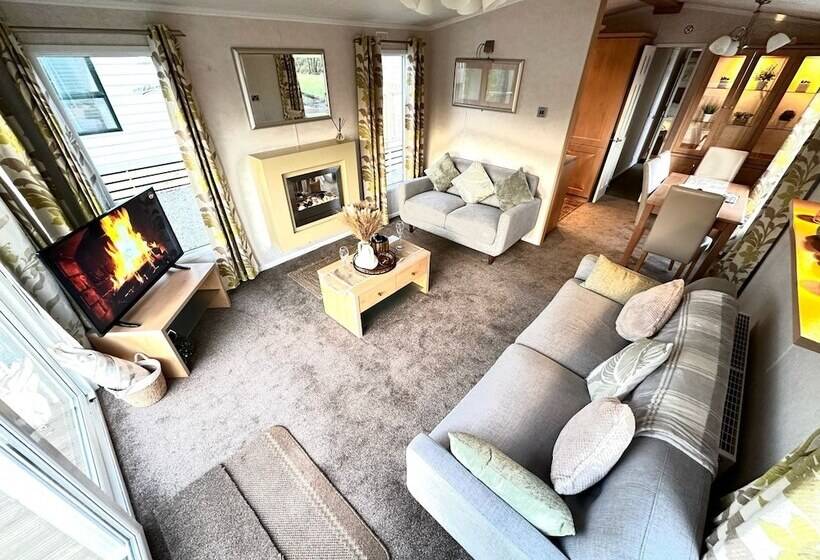 Hotel Impeccable 2 Bed Lodge In Preston Hot Hub