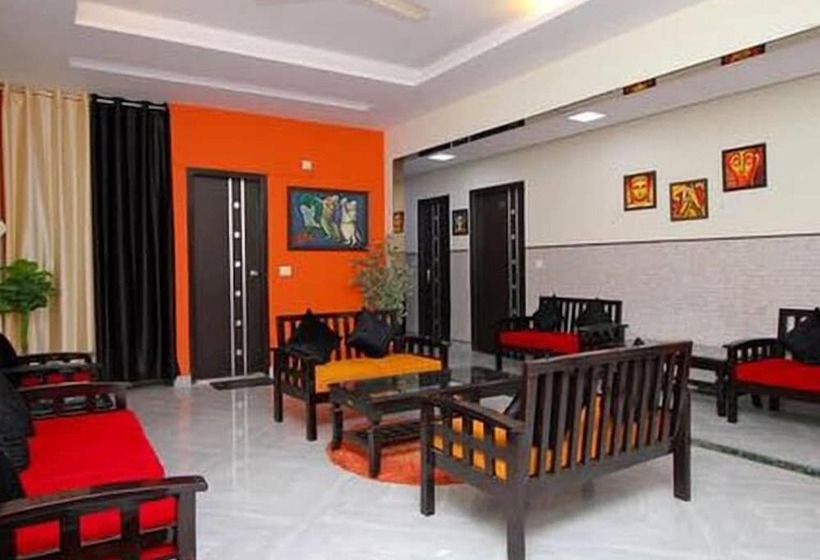 Fabhotel Mascot Treo