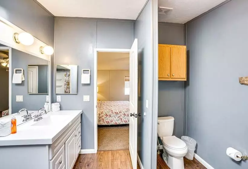 Moab Home W/ Patio   Near Arches National Park!