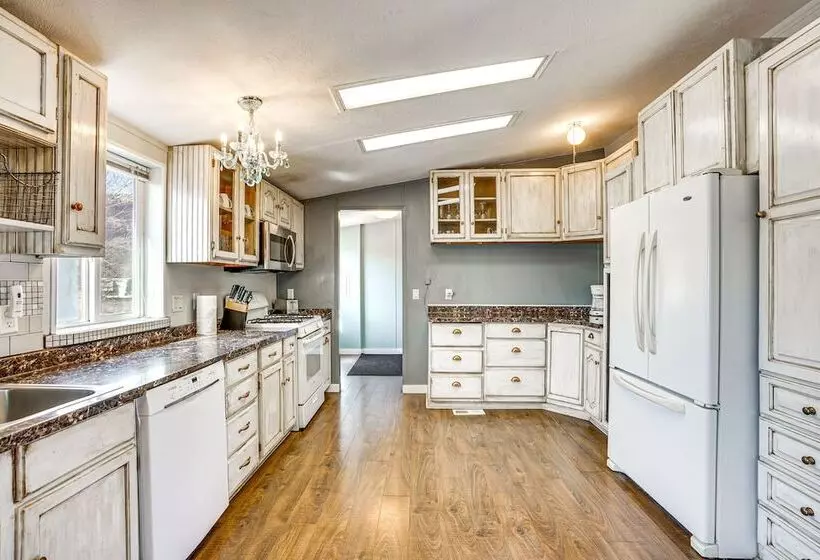 Moab Home W/ Patio   Near Arches National Park!
