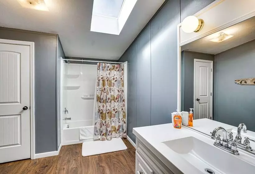 Moab Home W/ Patio   Near Arches National Park!