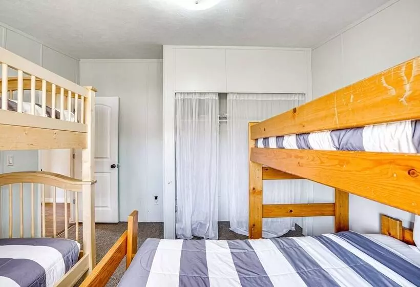 Moab Home W/ Patio   Near Arches National Park!