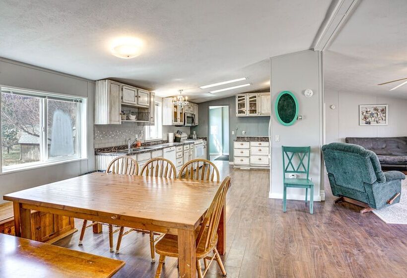 Moab Home W/ Patio   Near Arches National Park!