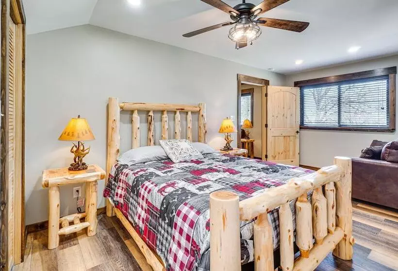 Modern Cabin W/ Hot Tub: Near Tail Of The Dragon!