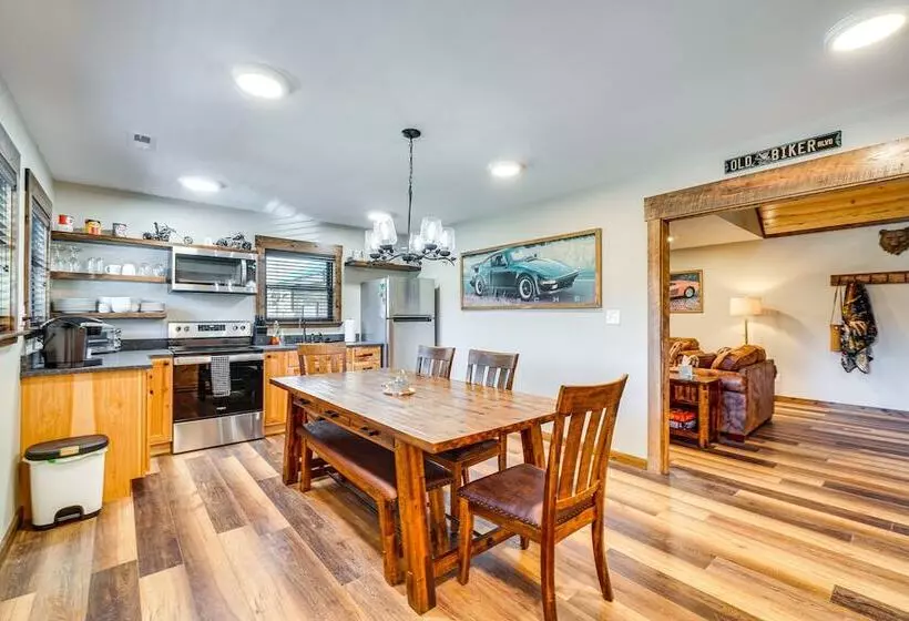 Modern Cabin W/ Hot Tub: Near Tail Of The Dragon!