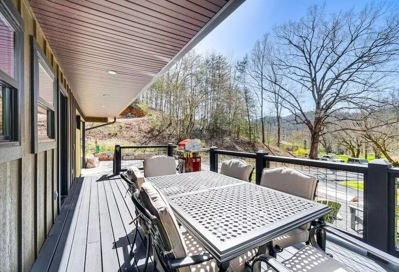 Modern Cabin W/ Hot Tub: Near Tail Of The Dragon!