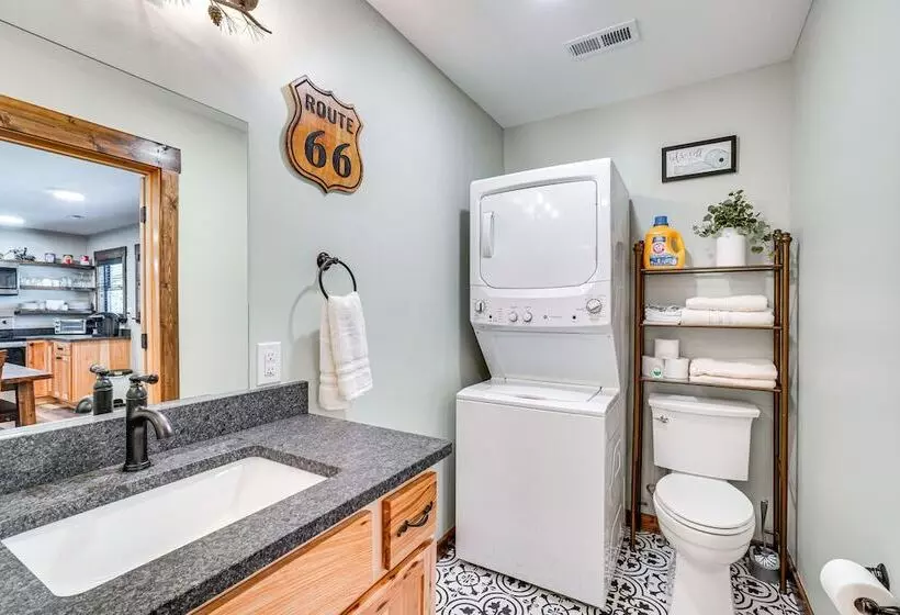 Modern Cabin W/ Hot Tub: Near Tail Of The Dragon!