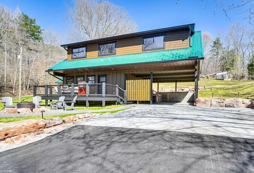 Modern Cabin W/ Hot Tub: Near Tail Of The Dragon!