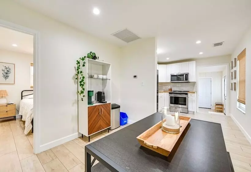 Modern Naples Duplex Home ~ 7 Mi To Beach!