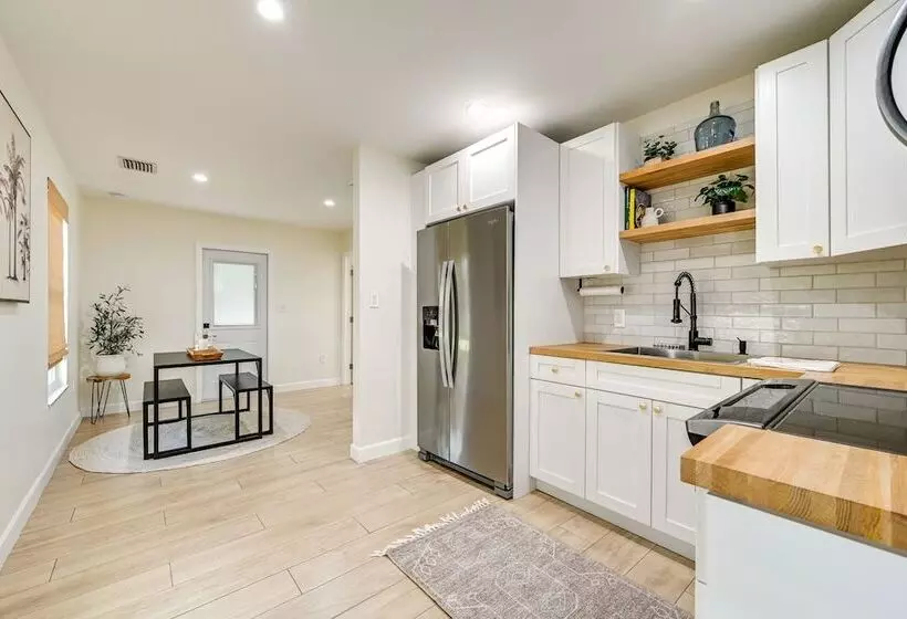 Modern Naples Duplex Home ~ 7 Mi To Beach!