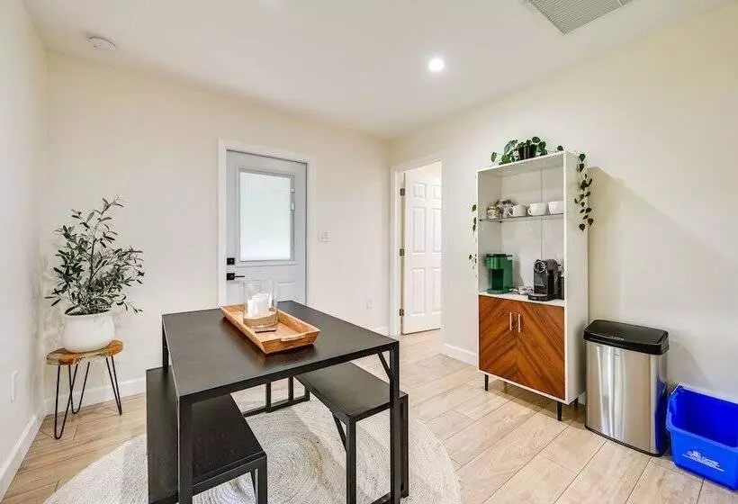 Modern Naples Duplex Home ~ 7 Mi To Beach!