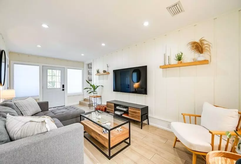 Modern Naples Duplex Home ~ 7 Mi To Beach!