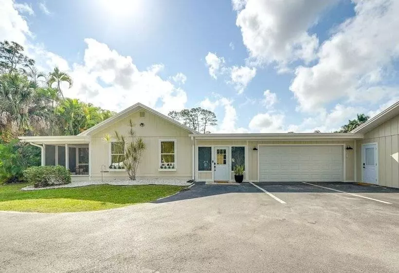 Modern Naples Duplex Home ~ 7 Mi To Beach!