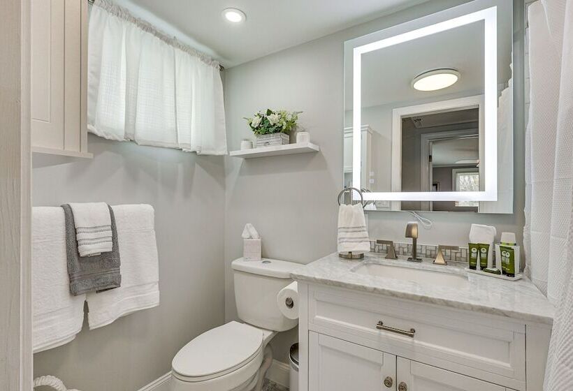 Modern Terryville Cottage W/ Deck & Lake View!