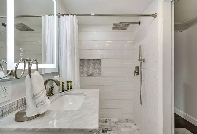 Modern Terryville Cottage W/ Deck & Lake View!