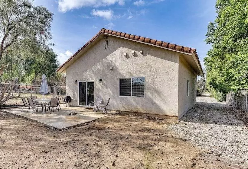 Peaceful Riverside Home W/ Patio, 7 Mi To Downtown