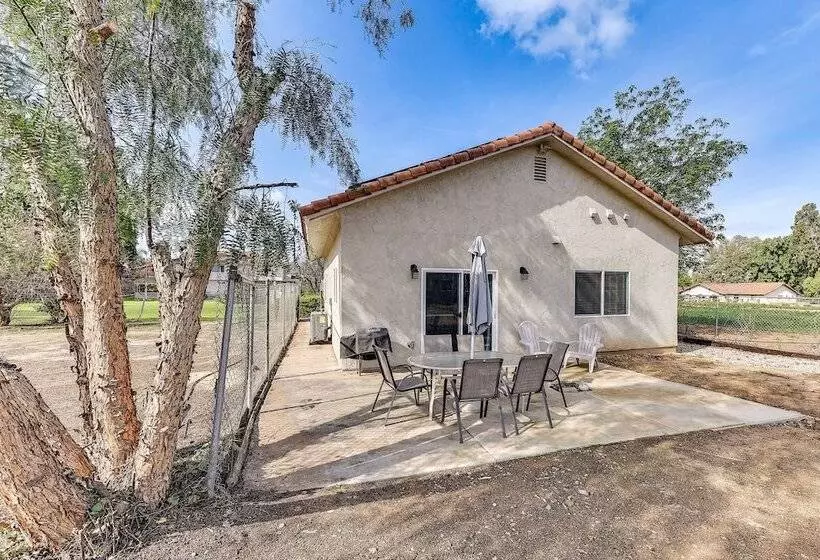 Peaceful Riverside Home W/ Patio, 7 Mi To Downtown