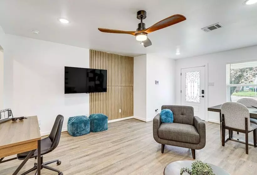 Sleek Houston Home ~ 6 Mi To Downtown Attractions