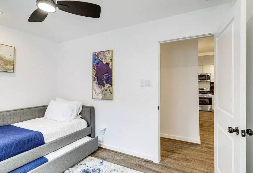 Sleek Houston Home ~ 6 Mi To Downtown Attractions