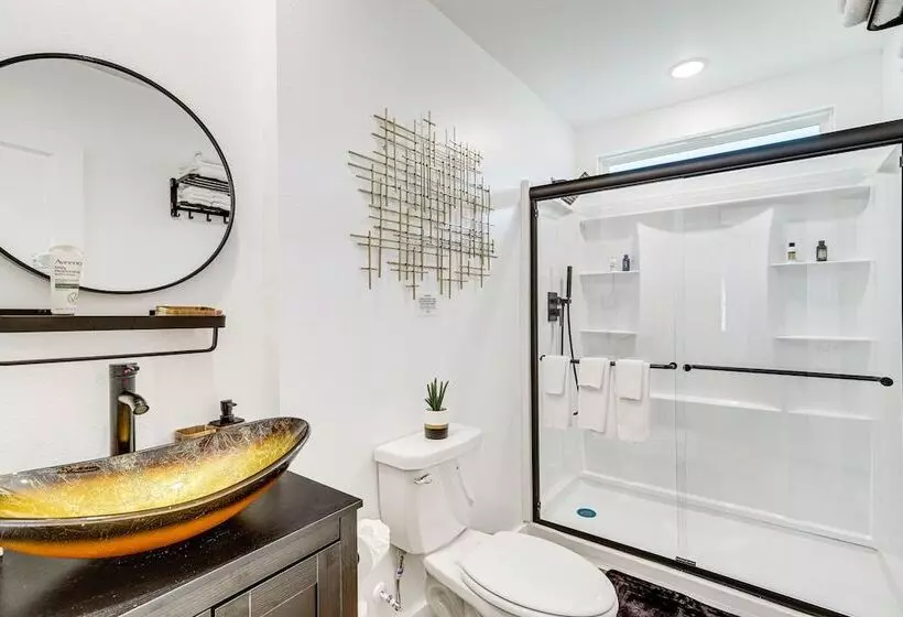 Sleek Houston Home ~ 6 Mi To Downtown Attractions