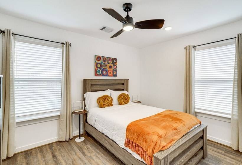 Sleek Houston Home ~ 6 Mi To Downtown Attractions