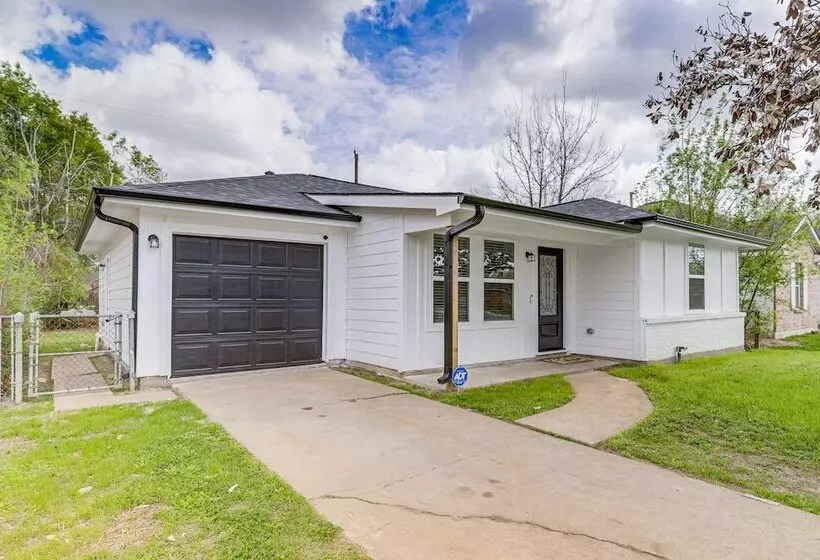 Sleek Houston Home ~ 6 Mi To Downtown Attractions