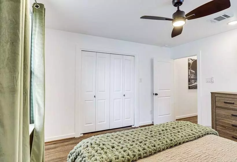 Sleek Houston Home ~ 6 Mi To Downtown Attractions