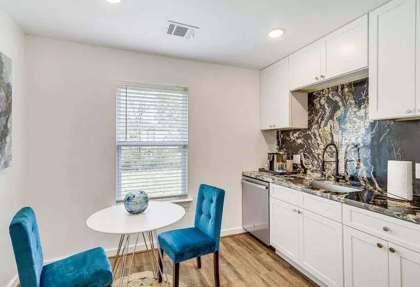 Sleek Houston Home ~ 6 Mi To Downtown Attractions